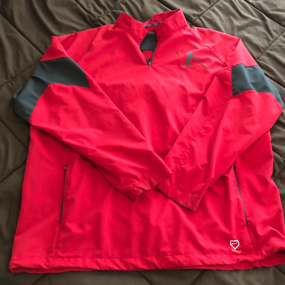 Men’s Nike pullover. Worn but in good condition.